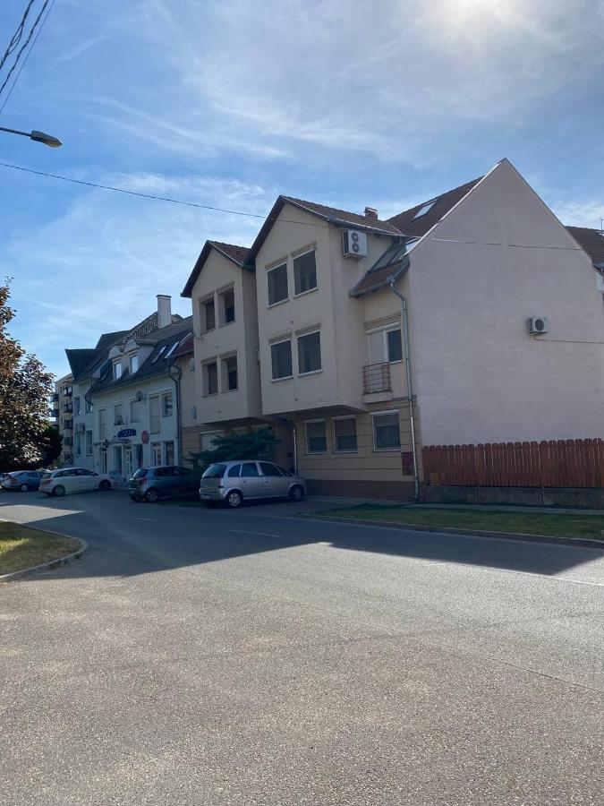 Buborek Apartman Hajduszoboszlo Exterior photo